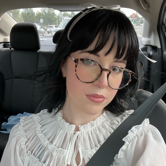 Meet your Posher, June - Picture 1 of 2